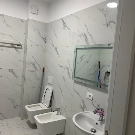 Elton Gjana * Paskuqan