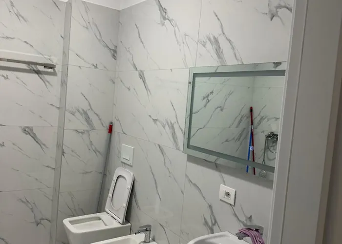 Elton Gjana * Paskuqan