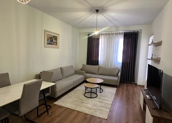 Elton Gjana Apartment Paskuqan